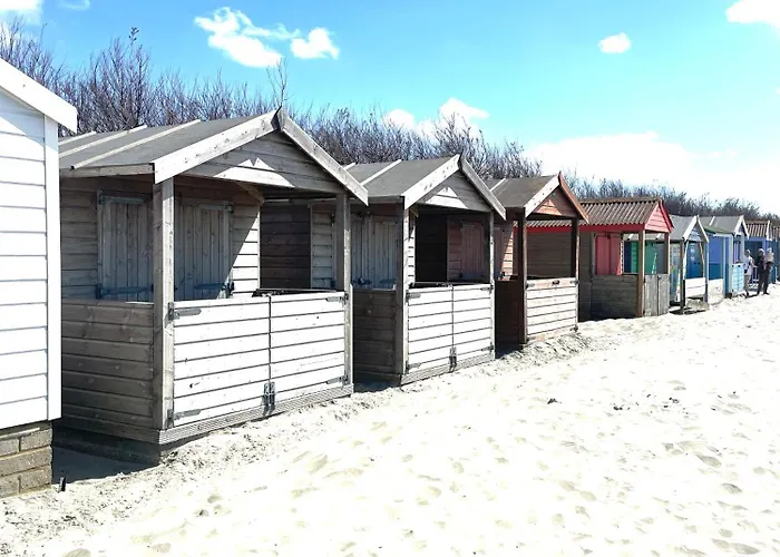 \'Bramley Fall Cottage\' \' On Site Ev Point - Attached Cottage,3 Separate Bedrooms -1 On Ground Level, Sleeps 6, 2 Bathrooms, Sandy Wittering Beach 8Min Drive, Rural Location, Child Friendly, Small Breed Dog Friendly, Private Parking