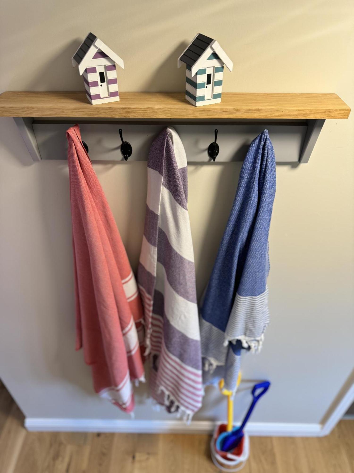 'bramley Fall Cottage' ' On Site Ev Point - Attached Cottage,3 Separate Bedrooms -1 On Ground Level, Sleeps 6, 2 Bathrooms, Sandy Wittering 8min Drive, Rural Location, Child Friendly, Small Breed Dog Friendly, Private Parking