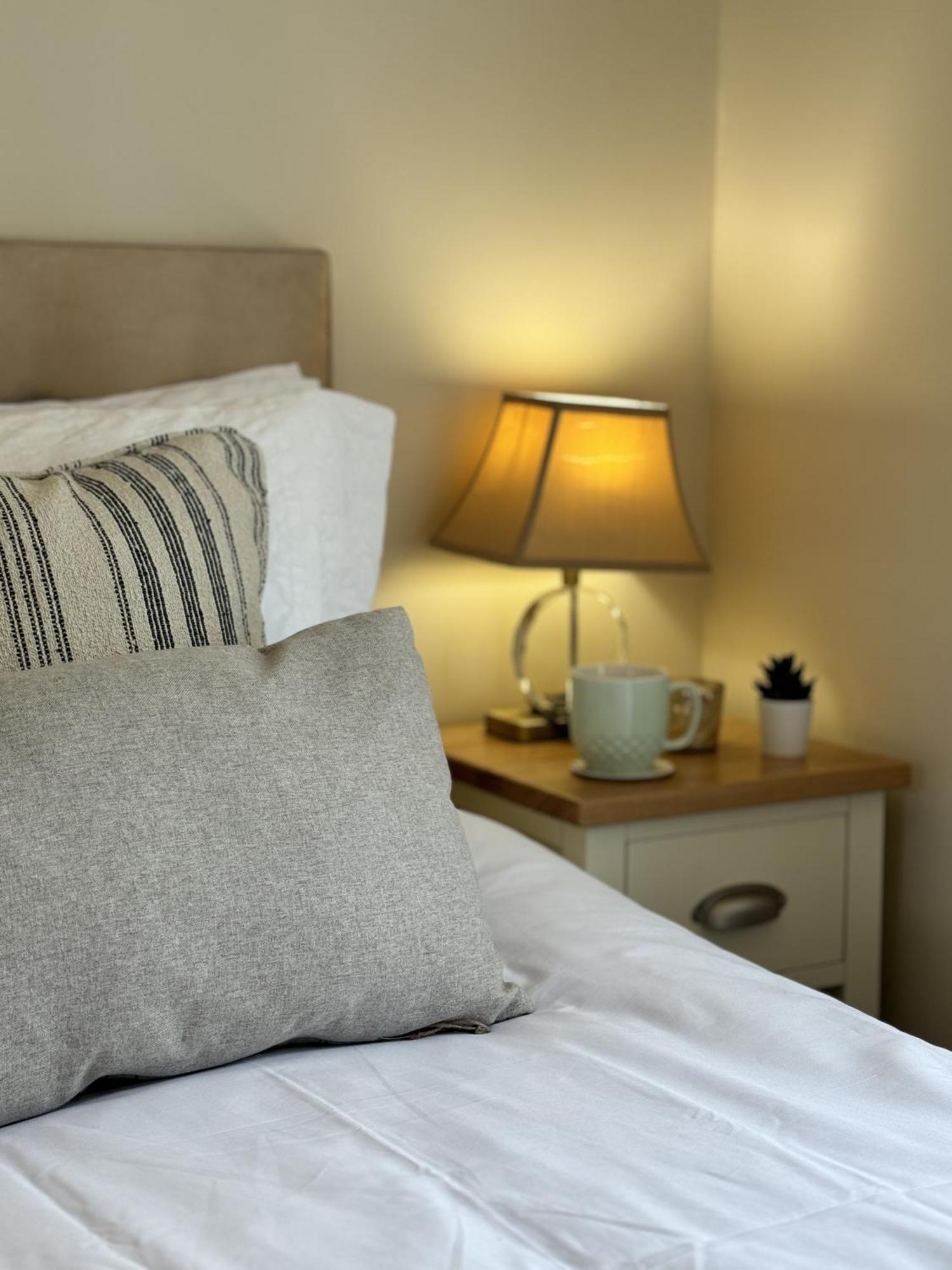 'bramley Fall Cottage' ' On Site Ev Point - Attached Cottage,3 Separate Bedrooms -1 On Ground Level, Sleeps 6, 2 Bathrooms, Sandy Wittering 8min Drive, Rural Location, Child Friendly, Small Breed Dog Friendly, Private Parking *