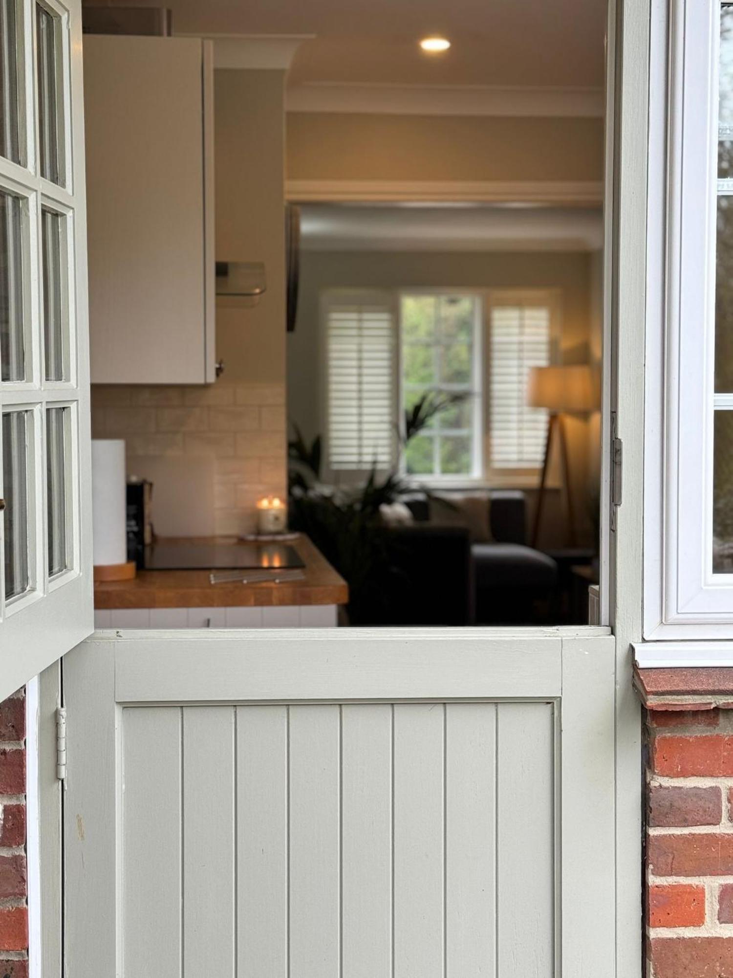 'bramley Fall Cottage' ' On Site Ev Point - Attached Cottage,3 Separate Bedrooms -1 On Ground Level, Sleeps 6, 2 Bathrooms, Sandy Wittering 8min Drive, Rural Location, Child Friendly, Small Breed Dog Friendly, Private Parking * Chichester