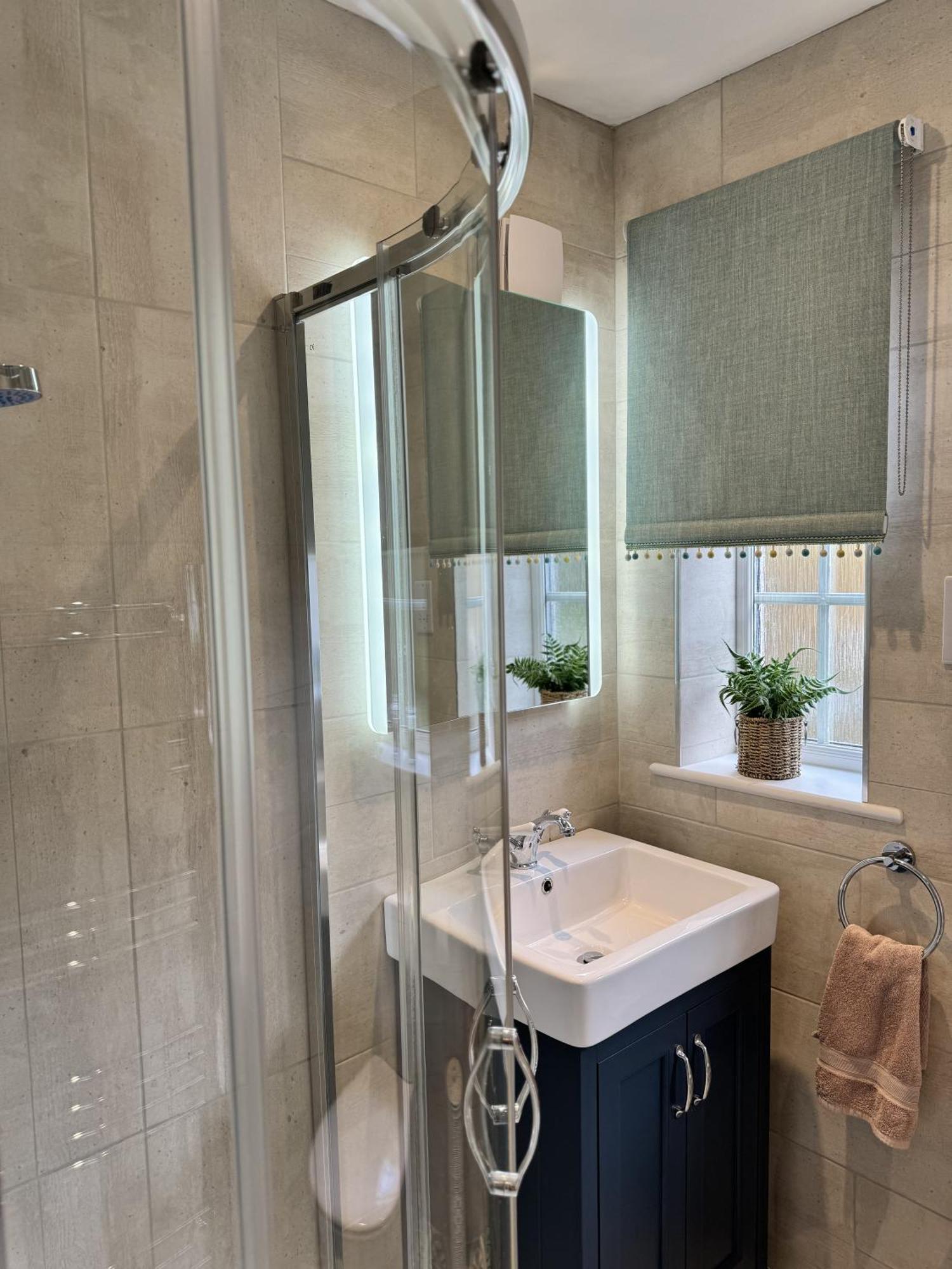 'bramley Fall Cottage' ' On Site Ev Point - Attached Cottage,3 Separate Bedrooms -1 On Ground Level, Sleeps 6, 2 Bathrooms, Sandy Wittering 8min Drive, Rural Location, Child Friendly, Small Breed Dog Friendly, Private Parking *
