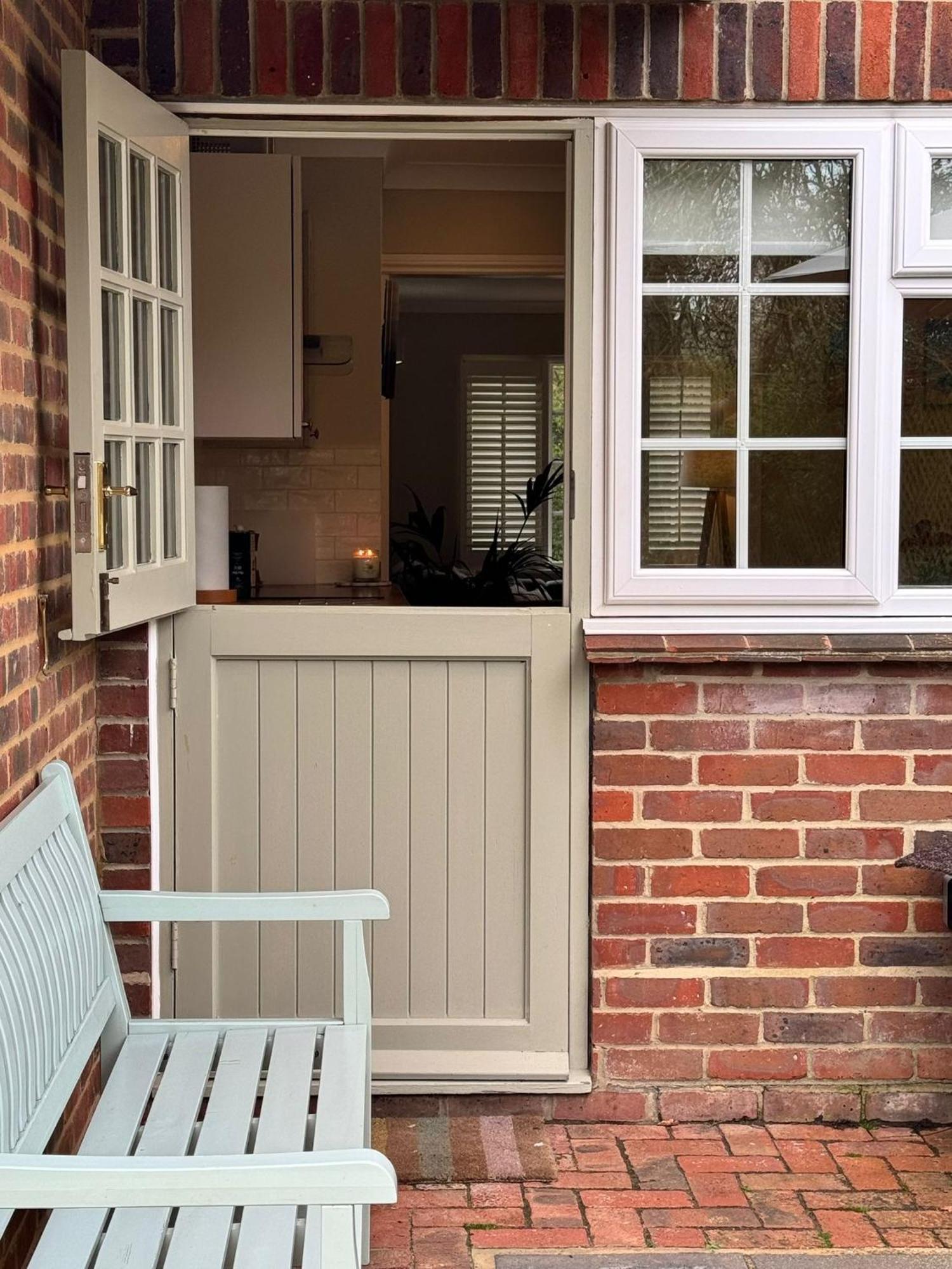 'bramley Fall Cottage' ' On Site Ev Point - Attached Cottage,3 Separate Bedrooms -1 On Ground Level, Sleeps 6, 2 Bathrooms, Sandy Wittering 8min Drive, Rural Location, Child Friendly, Small Breed Dog Friendly, Private Parking Chichester