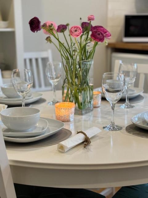 'bramley Fall Cottage' ' On Site Ev Point - Attached Cottage,3 Separate Bedrooms -1 On Ground Level, Sleeps 6, 2 Bathrooms, Sandy Wittering 8min Drive, Rural Location, Child Friendly, Small Breed Dog Friendly, Private Parking Casa de Férias